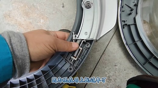 松下滚筒洗衣机维修 H27,自己在家一个螺丝刀就能搞定。