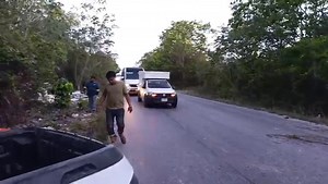 #Cancun Dos vehículos involucrados en ell fuerte accidente de gas auto, Un taxista termino prensando, Mientras que el conductor de camioneta se dio a la fuga 🔴👇🏻👇🏻 | Noticias Cancún 365 Días
