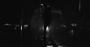 In this episode of Gibson Field Notes we tail Shakey Graves as he curates, stage directs, and headlines "Live at Luck: Shakey Graves & Friends” on Willie Nelson’s ranch in Spicewood, TX. That’s right, he can do it all folks. Under a full moon, he and his friends performed a special show in the most special of places. ​ Known for most of his career as a solo artist, he now has a stellar band that bolsters what is already a one-of-a-kind show. You can catch Shakey Graves on tour in the US now thro