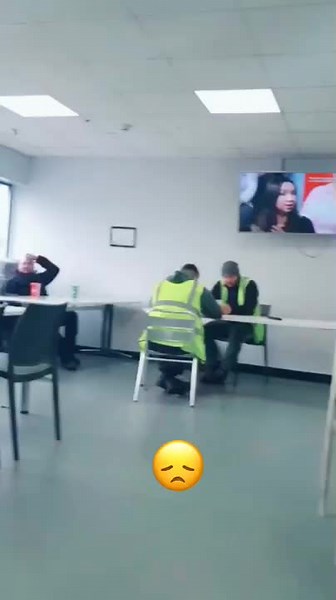 Zici ca a loat banii cu dobânda de la #provident#😞😞😞