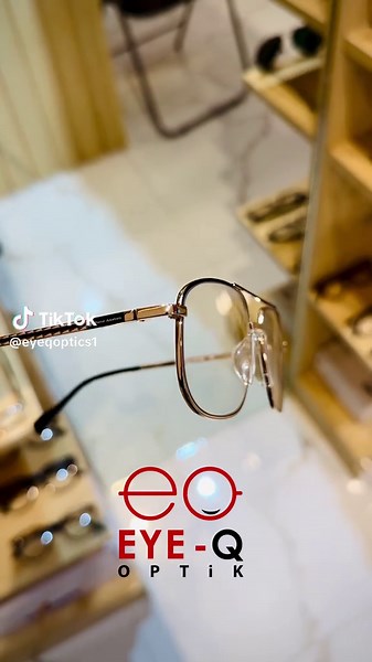 Frame cajiib ah oo macmiil loogu sameeyey muraayadaha difaaca shucaaca iftiinka computer ka, mobile ka iyo falaadhaha qorraxda. Hadh leh, xarrago iyo fashion na ah.