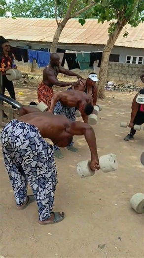 Focus on rear delt #reardelt#gymworkout #teamwork