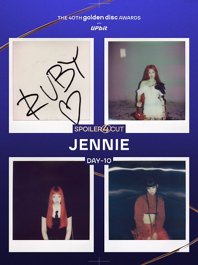 제40회 골든디스크어워즈 with 업비트 ⏰D-10 #스포네컷 을 공개합니다♥ #JENNIE @jennierubyjane 가 숨겨둔 힌트는? The 40th Golden Disc Awards with upbit 🗓️2026.01.10(Sat) 6:30PM(KST) 📍TAIPEI DOME 📺Live on NAVER 치지직 📺Global Streaming PRIZM #40thGDA #GDA_SPOILER_4CUT #골든디스크어워즈 #Goldendiscawards #goldendiscwithupbit #goldendiscawardswithupbit