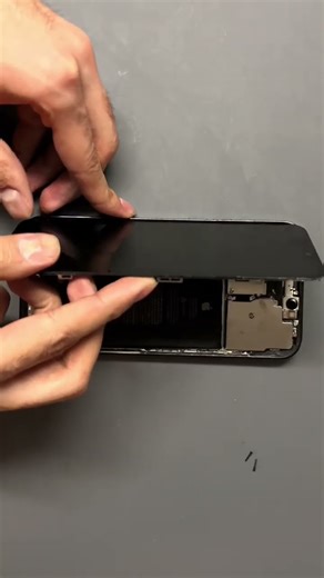 This Is Why the Display Failed ⚠️ | iPhone Battery Issue