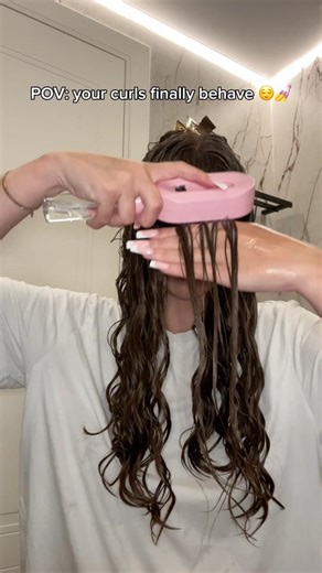 I am so obsessed 🤩 #brush #hairstyle #frizz #2in1 #curlyhair