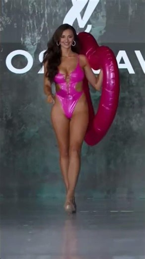 Swimsuit Runway Walk That Turns Heads 🩷
