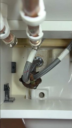 How to plumb a new tap and isolation valves! #howto #diy #asmr #plumbing #shorts #subscribe #tools