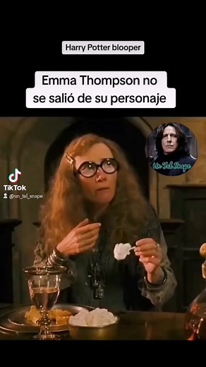 Emma Thompson no se salió de su personaje 😅 #reels #reelsfacebook #HarryPotter #detrasdecamaras #bloopers #emmathompson #sylbilltrelawney #fypシ゚viral #hogwarts #parati #potterhead #pottericos | Un Tal Snape