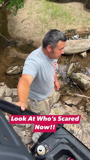 Look, Who’s Scared Now. Lol #snake #funnyvideo #farmlife #scared #snakes | Eddy Family Farm