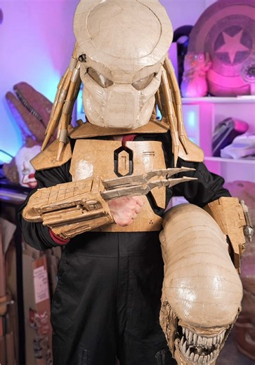 Cardboard Predaror Costume #costume #predator #alien #aliens #80s | costume