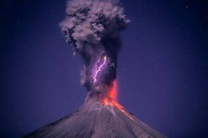 Stunning Photos of Mexico’s Colima Volcano Erupting ... With Lighting.