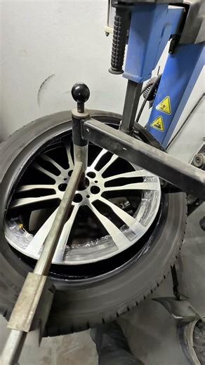 Bezdotykowy montaż opon - czysto i profesjonalnie