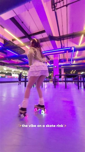 ansarap mag skate dito sa Roller Fever Fiesta Mall Cubao huhu ang smooth ng Floor! #quadskating #rollerskategirl #rollerskatingfun | NasiaEliz