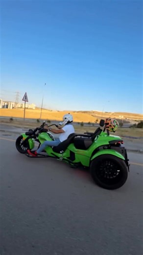 Neon Green Explorer spotted in Turkey 🇹🇷 😎 . RewacoUSA.com . #Rewaco #USA #Explorer #Turkey | Rewaco Trikes USA