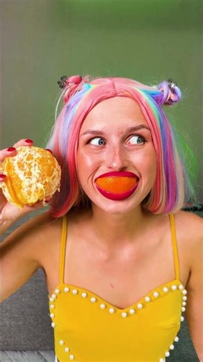 Comendo de um Jeito Hilário! 😂🍔 #diversão