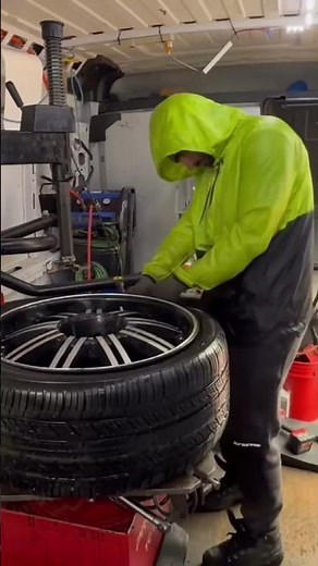 TPMS Warning? Here’s What It Really Means! #tireservice #automobile #autosafe #garagesafety