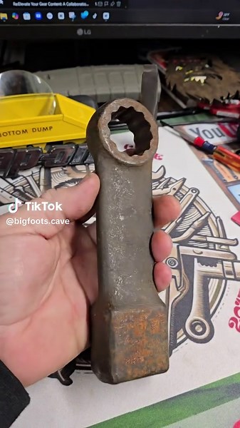 1977 Snap‑On DX140 Striking Box End — 1‑1/4 of pure American muscle. Vintage steel that still hits harder than half the tools made today. 👍🍻 #SnapOnTools #VintageTools #ToolRestoration #WorkshopCulture #MechanicsLife