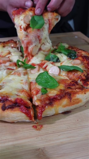 Homemade pizza! Το μυστικό βρίσκεται στη ζύμη και το αλεύρι Bread you Love Ιταλικά Ζυμώματα από την Αλλατίνη που κάνει τη ζωή σου πιο εύκολη . Στα υλικά μπορείς να αυτοσχεδιάσεις 🤤 #allatini #breadyoulove #baking #pizza #foryou #fyp #fy