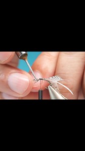 Tying a Cripple Peacock Emerger This pattern has everything it needs to fool selective trout and grayling – nothing here to fail! Here is the recipe: -Hook in size 16 is more than enough (I like the Emerger E500 Supreme because has an offset design and provides a fantastic hookup rate) https://www.troutline.ro/demmon-supreme-competition-e500-bl-emerger-hook -Thread in 30DEN will keep the fly slim https://www.troutline.ro/troutline-sumo-power-thread-30den-100m -Tail- Crystal Body thread -yellow h