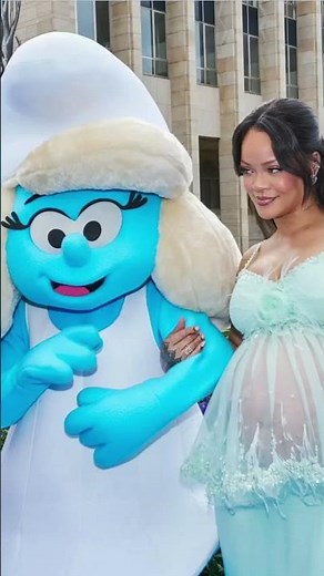 R Smurfette with her baby Smurfie in her tummy