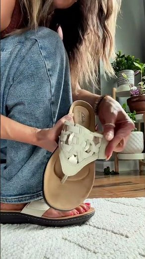 Clarks Collection Leather Thong Sandals -Laurieann Mia #clarkssandals #clarks #sandals
