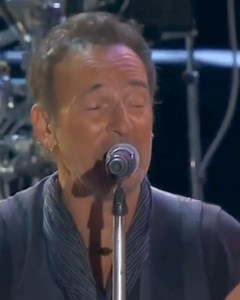 871K views · 28K reactions | Dancing In the Dark | Bruce Springsteen | Roni Cantero | Facebook