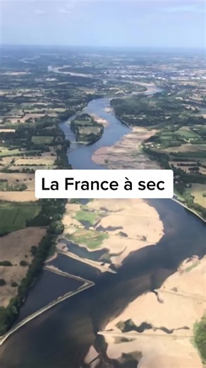 🚱 La sécheresse qui frappe la France transforme les paysage à vue d'œil. La preuve en images de Tours au lac de Serre-Ponçon. 🎥 F. Mathieux, J. Mimouni, M. Dana, L. Dulois pour France 2. #franceinfo #actualites #secheresse #canicule #loire #eau