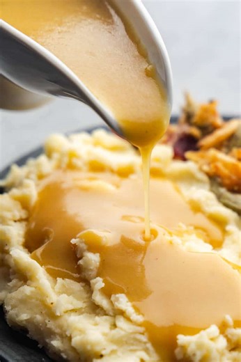 Make gravy of any kind in this easy-to-follow guide for using broths, stocks, or pan drippings to make perfectly delicious homemade gravy. It only takes 10 minutes! https://thestayathomechef.com/how-to-make-gravy/ | The Stay At Home Chef