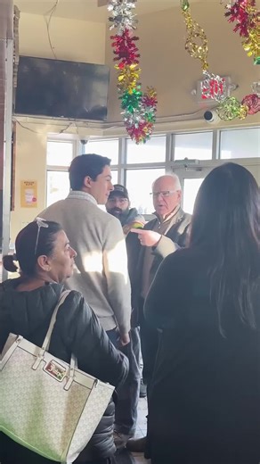 Governor Tim Walz Visits Mercado Central in Minneapolis