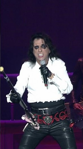 Alice Cooper - I’m Eighteen 🔥 (Live 2023) #Shorts #AliceCooper #ImEighteen #RockLegend #LiveMusic