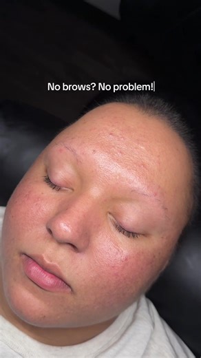 No brows? No problem! 😌 My client is battling cancer and after chemo it left her brows pretty sparse. She has been struggling to grow them back so we gave her some instead 💕 I genuinely LOVE what I do 🥹 Life changing brows for this warrior! Service: The Combo Brow (PMU) 📍Houston, TX #houstonbrows #houstonpmu #houstonmicroblading #nanobrows #houstonbrowartist
