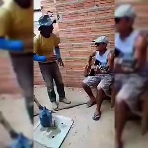 1.5M views · 67K reactions | Se vc assistir esse vídeo até o final com certeza vai se surpreender com o talento deste humilde pedreiro!!! | Web radio piraporinha | Facebook