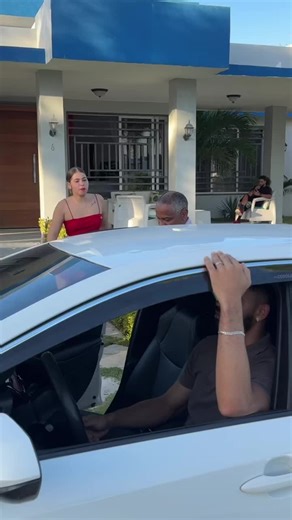 Mira, como lo sacó del carro a su suegro, pero mira la sorpresa que se llevó#reflexionesdelavida #contenido #Amor #cortometraje #family