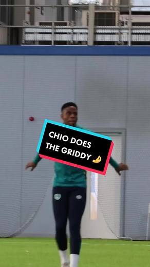 Chiedozie Ogbene Practicing the Griddy Dance | Pre-Game Fun