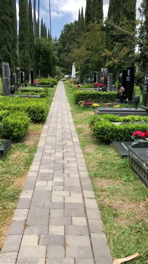 🕯️ Walking Through Hollywood Forever Cemetery 🙏🏻