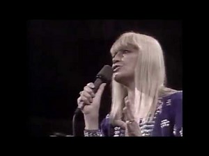 Mary Travers, Peter, Paul and Mary "The Conscientious Objector" 1987