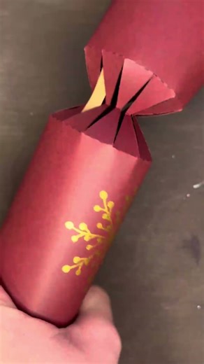 DIY Christmas Cracker Gold Acrylic Paint Stamping