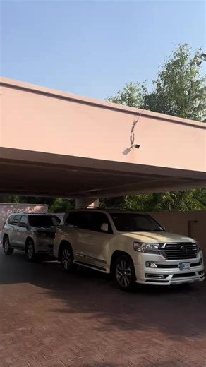 Incredible Land Cruiser V8 Performance