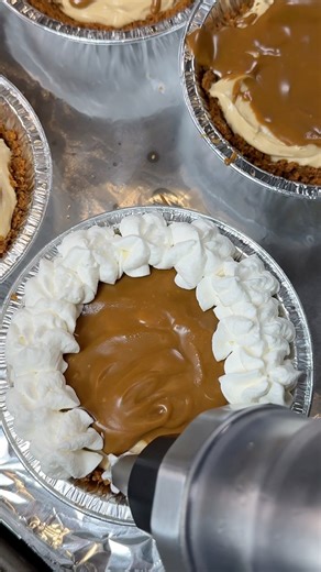 Here’s how to make Homemade whipped Cream and how to use the Piping tool to decorate your pie. Shopping list and recipe ⬇️ https://walmrt.us/48yfsNW | Spilling the Sweet Tea