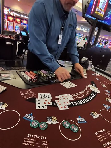 John🇺🇸 on Instagram: "I typically like to make sure table agrees with the split especially when they’re betting bigger than me I’m still getting used to these glasses sorry for the head movements lol#blackjack #gamble #casino"