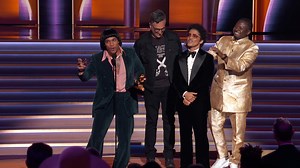 👏 Add it to their GRAMMY collection, Silk Sonic winning Record Of The Year for “Leave The Door Open”: grm.my/3J6hCUj #GRAMMYs | GRAMMYS