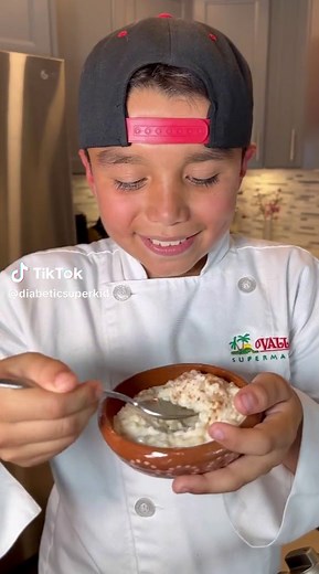 Arroz Con Leche Recipe👇 I got ALL of my ingredients at my favorite hispanic grocery store @vallarta.supermarkets 🔥 Ingredients: 2 cups extra long grain rice 2 cinnamon sticks 4 cups water 10 cups whole milk 1 can @carnationmilks evaporated milk 1 can @lalecherausa sweetened condensed milk 1 tbsp vanilla Ground cinnamon (to garnish) Instructions: To a pot add rice, cinnamon sticks and water. Cook on high and once it reaches a boil; cover on low for 20 minutes. 20 minutes later, add whole milk a