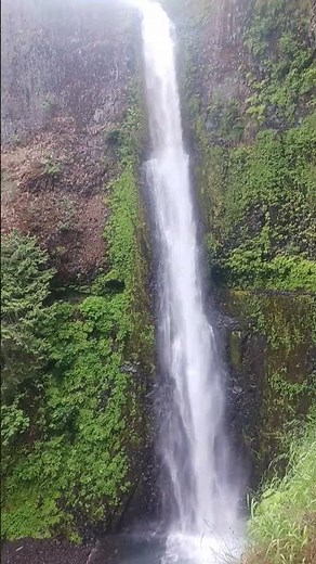 tunnel falls, eagle creek trail. cascade locks, oregon