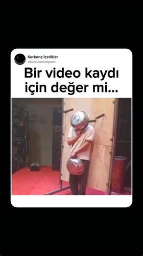 K*rkunç İçerikler on Instagram: "Denizli’nin sessiz bir kasabasında, pamuk tarlalarıyla çevrili geniş bir ovada yer alan 1880’lerden kalma taş bir konakta yaşanan gizemli bir olay, hâlâ kasaba halkının kulağa fısıldanan hikâyeleri arasında yerini koruyor. Konağın dışı solmuş kireç beyazına boyanmış, pencereleri eski ahşap kepenklerle örtülüydü. Girişinde ağır bir ahşap kapı vardı. Söylentilere göre, bu konağın alt katında bir zamanlar bir dokumacı yaşar, geceleri antika 