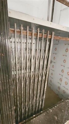 Sutter lift in maintenance work #elevator #working elevator
