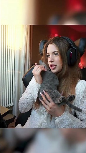 АКУЛИЧ ПОКАЗАЛА СВОЮ КИСКУ #akuliych #akyuliych #акулич #twitch #twitchmoments
