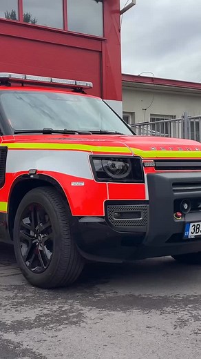 POŽÁRY.cz | 🚨 RZA Land Rover Defender 130 – nová posila jihomoravských hasičů z výstaviště 🤩 Tohle je on! Moderní rychlý zásahový automobil postavený... | Instagram