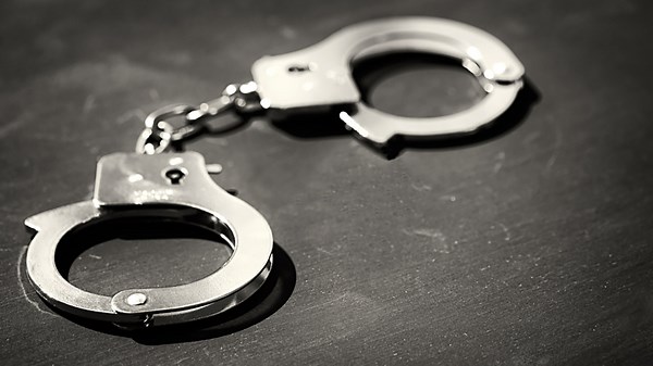 Armed robbery suspect arrested, led officers on chase, hits several cars in Galveston, police say