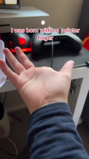 Distort Meme Effect: Short Fingers and Pointer Finger