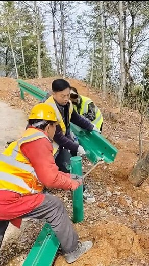 46K views · 159 reactions | Manually and technically method for installing carved guardrails #guardrail #carvedinstaalling #road #roadsafety #roadguard #viralreelsシ #roadrail #highway #trending #viralvideo | Knots club | Facebook